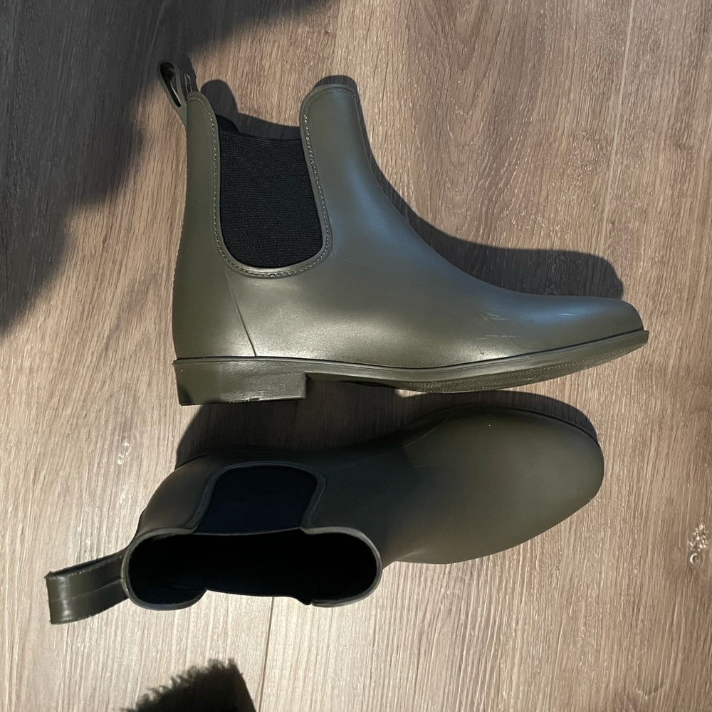 Chelsea rain boots